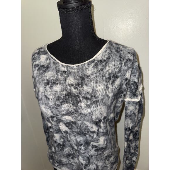 SKULL CASHMERE Women’s 100% Cashmere Skull Graphic Sweater Gray Small Goth Emo - Picture 2 of 6